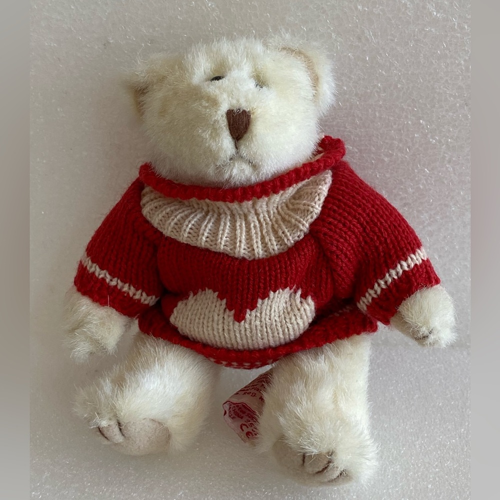 Vintage Russ Berrie "Heartwarmer Bear" Fully
Jointed Small White Plush Toy